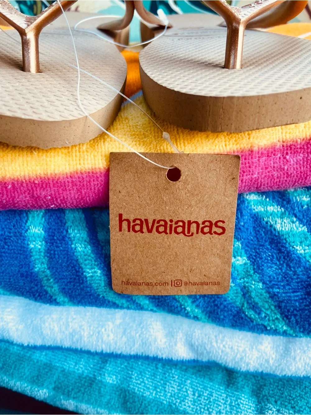 🌺ALOHA!🤎🩴Havaianas Flip Flops Taupe w/Metallic Rose Gold Strap WOMENS SZ. 7/8